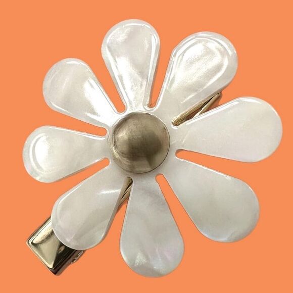 Each Jewels Shiny Pearl Petals Daisy Hair Clips Set of Two! - Picture 7 of 9